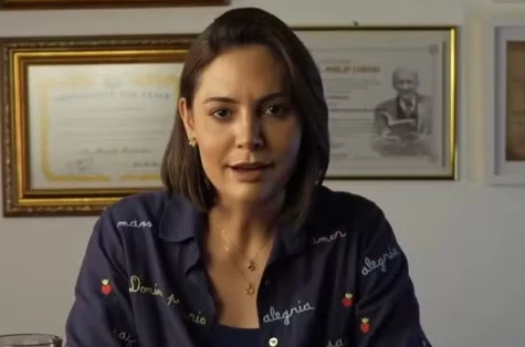 Michelle posta vídeo e diz ter sido maltratada e humilhada por Flávio Bolsonaro
